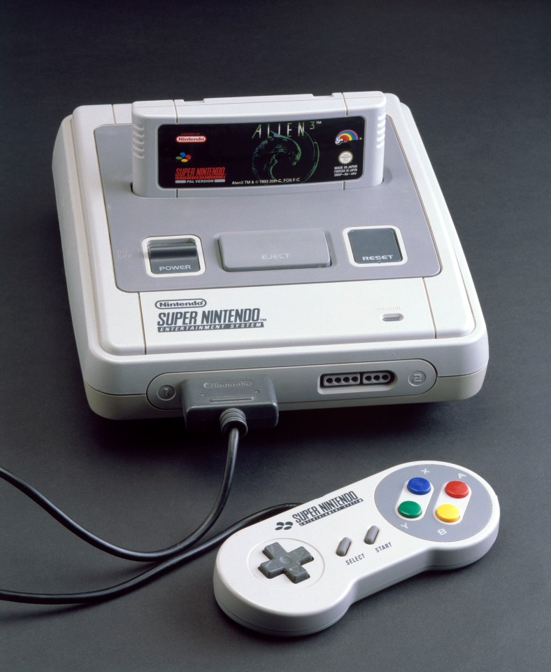 JAPAN - SEPTEMBER 04: Super Nintendo Entertainment System, 1992. Computer games console with 'Alien 3' game cartridge and one hand-held controller made by Nintendo, Japan. (Photo by SSPL/Getty Images)