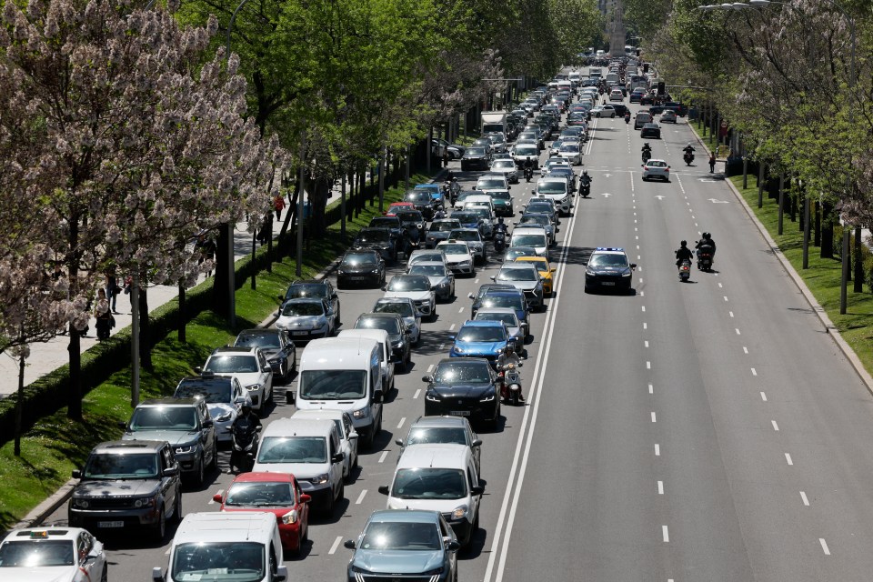 A Police car officers (R) patrols under switched-off traffic lights during a massive power cut affecting the entire Iberian peninsula and the south of France, in Madrid on April 28, 2025. A "massive" power cut late on April 28, 2025 morning affected the whole of the Iberian peninsula and part of France, according to Portuguese electricity network operator REN. (Photo by OSCAR DEL POZO / AFP) (Photo by OSCAR DEL POZO/AFP via Getty Images)