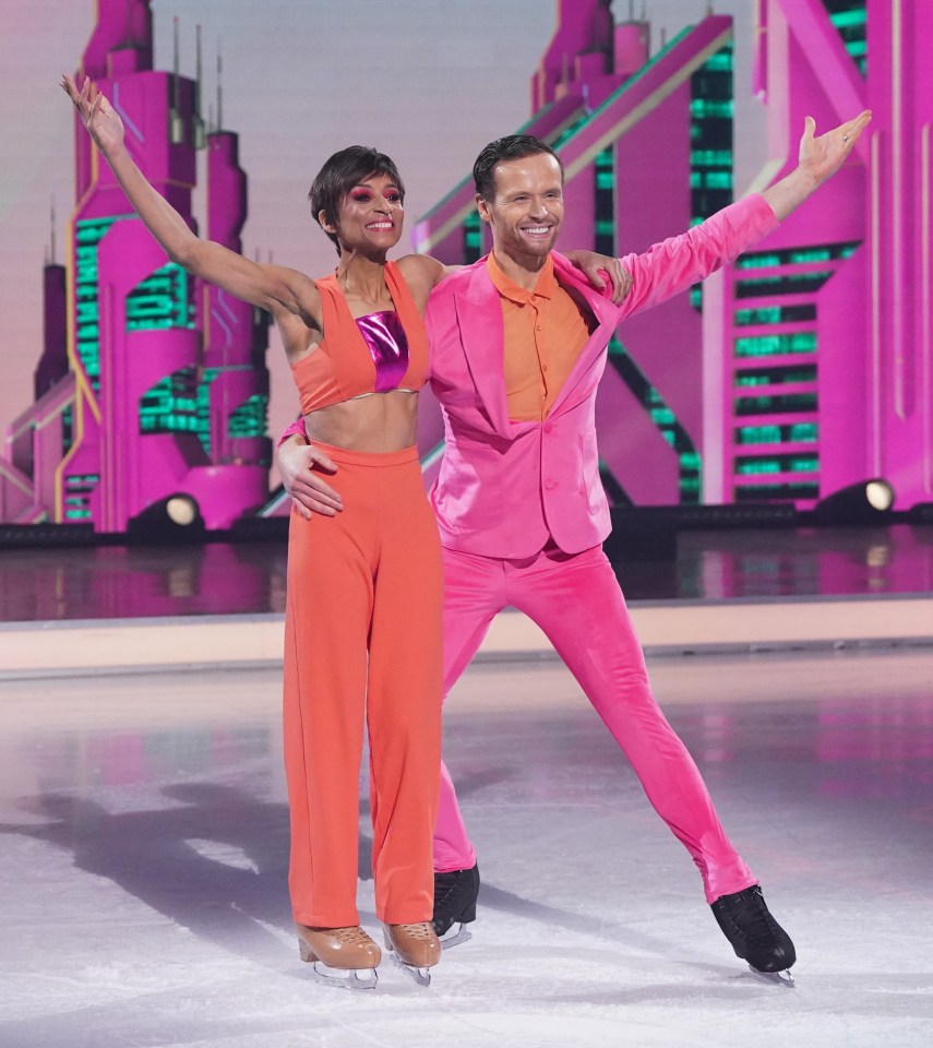 Adele Roberts and Mark Hanretty ice skating on Dancing on Ice.