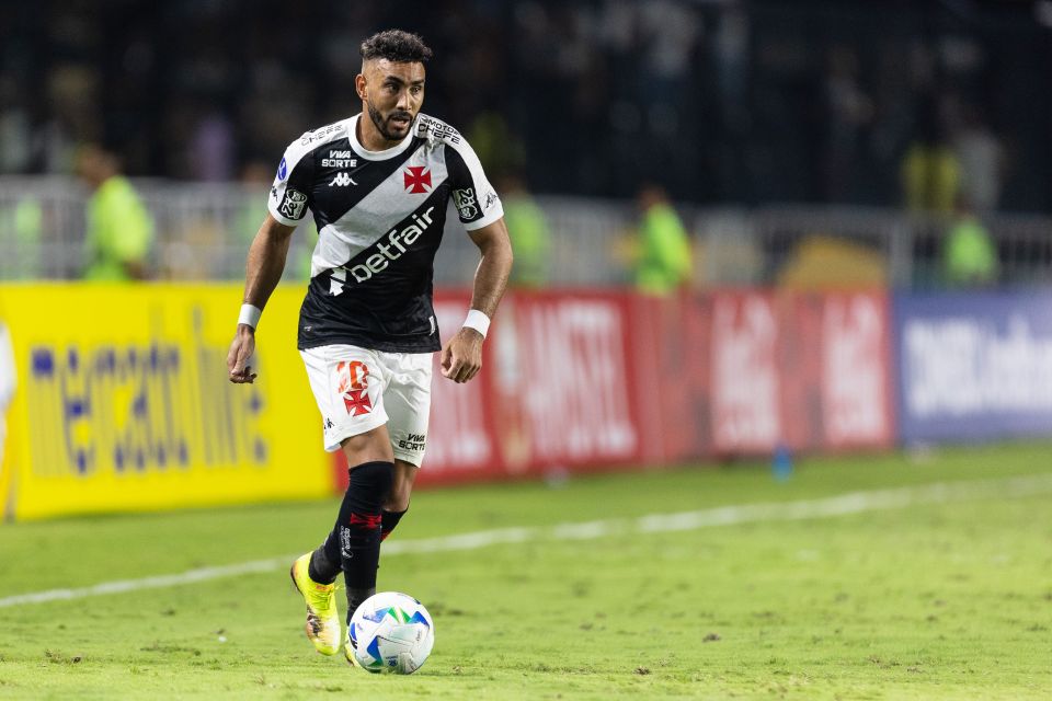 Dimitri Payet of Vasco da Gama controls the ball during a soccer match.