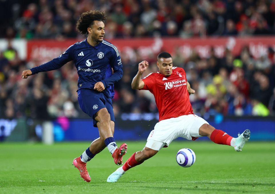 Photo of Joshua Zirkzee of Manchester United and Murillo of Nottingham Forest during a football match.