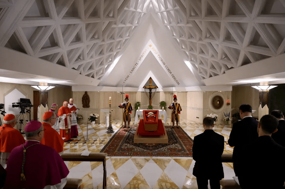 A wake for the Pope in a chapel.