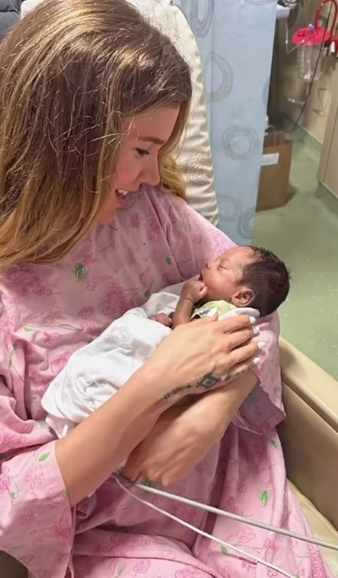 Joss Stone holding her newborn baby.
