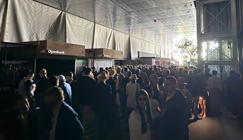 Large crowd waiting in a dark hallway at the Madrid Open tennis tournament due to a power outage.