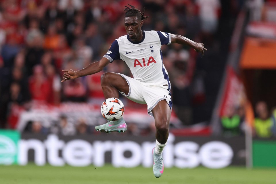 Yves Bissouma of Tottenham Hotspur controls the ball during a soccer match.