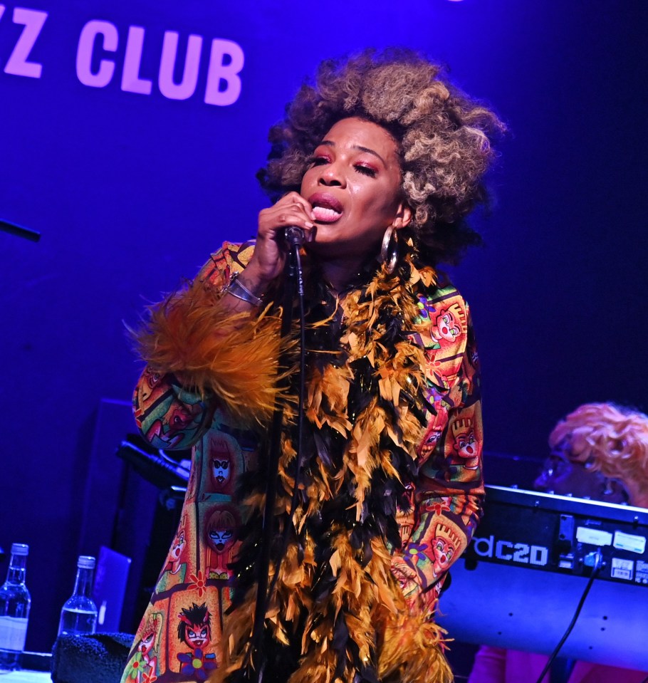 Macy Gray performing at Ronnie Scott's Jazz Club.