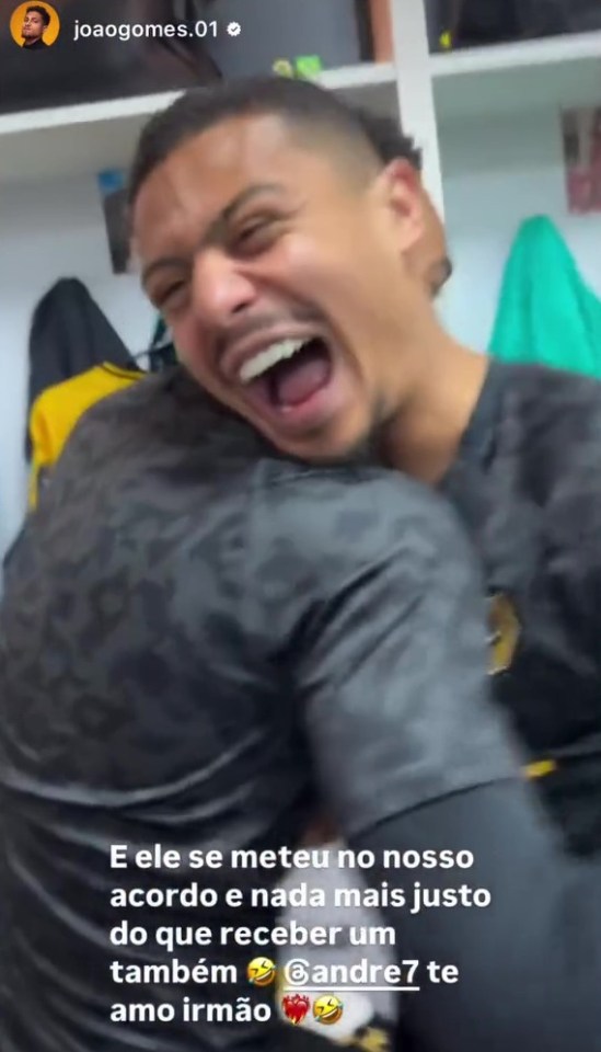 Matheus Cunha hugging a teammate and laughing.