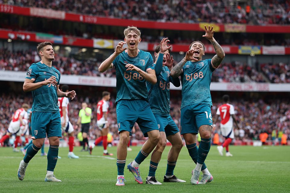LONDON, ENGLAND - MAY 03: Dean Huijsen of AFC Bournemouth celebrates scoring his team's first goal with teammates during the Premier League match between Arsenal FC and AFC Bournemouth at Emirates Stadium on May 03, 2025 in London, England. (Photo by Ryan Pierse/Getty Images)