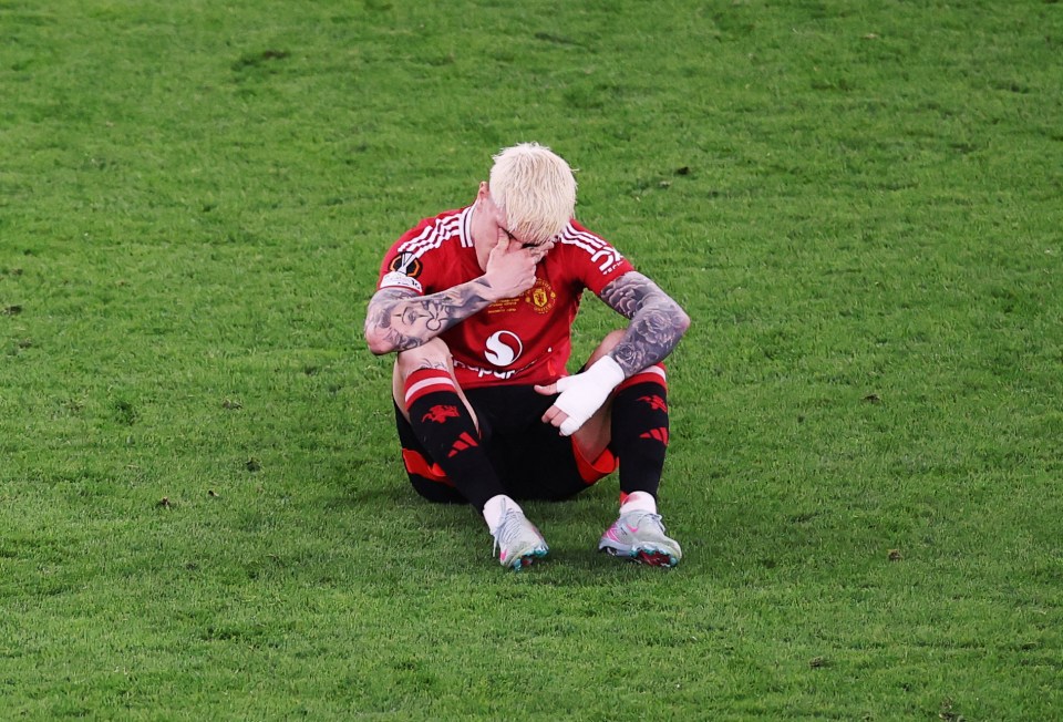 Soccer Football - Europa League - Final - Tottenham Hotspur v Manchester United - San Mames, Bilbao, Spain - May 21, 2025 Manchester United's Alejandro Garnacho looks dejected at the end of the match REUTERS/Juan Medina