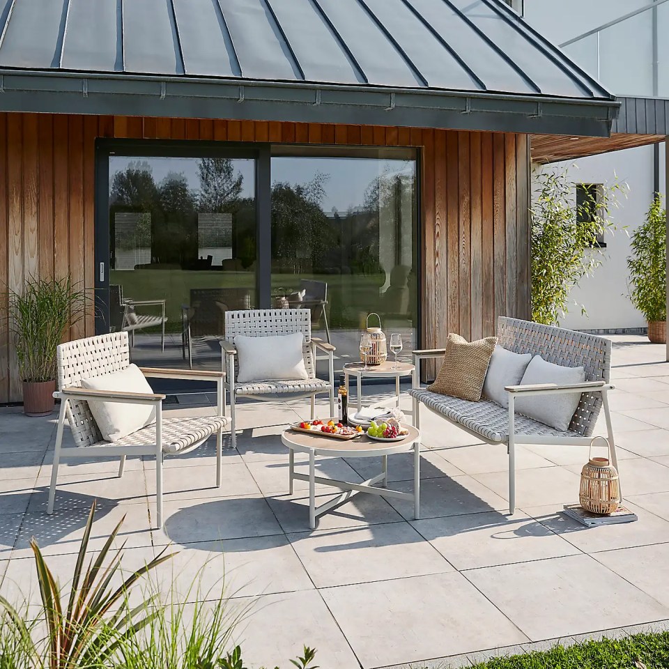 Valencia 4-seater conversation set on patio.