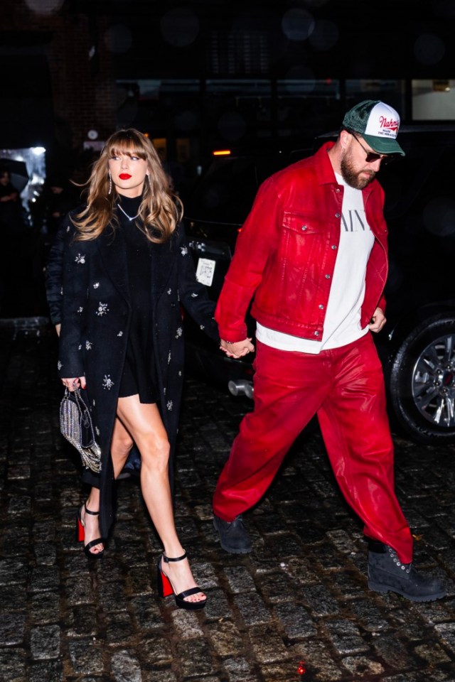 NEW YORK, NEW YORK - DECEMBER 28: Taylor Swift (L) and Travis Kelce are seen in the Meatpacking District on December 28, 2024 in New York City. (Photo by TheStewartofNY/GC Images)
