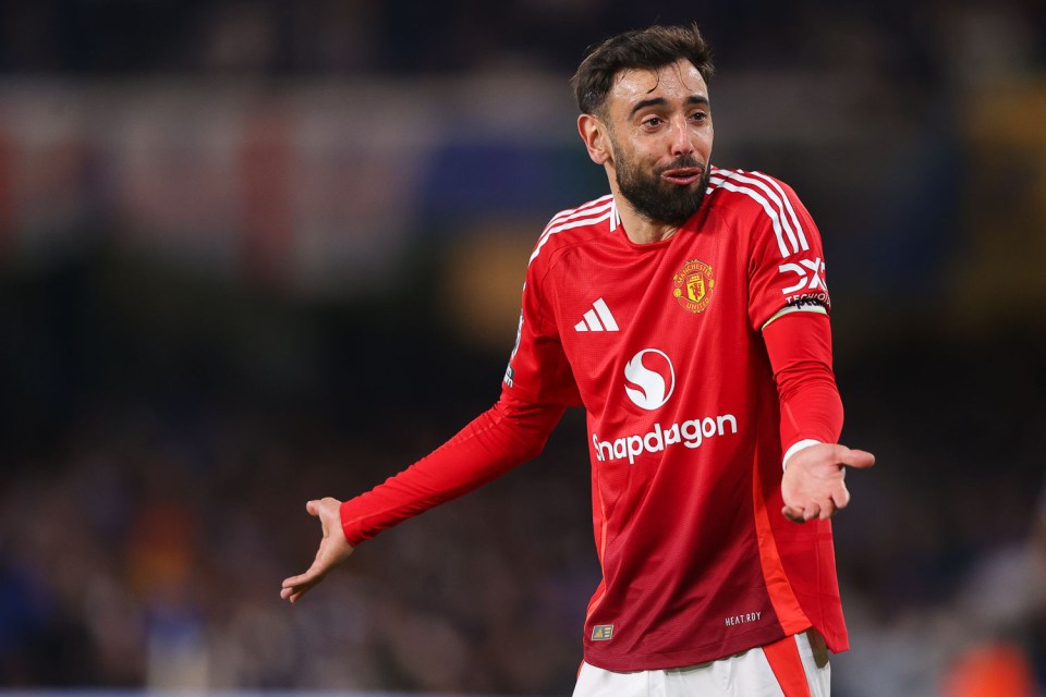 Bruno Fernandes of Manchester United arguing with a referee.