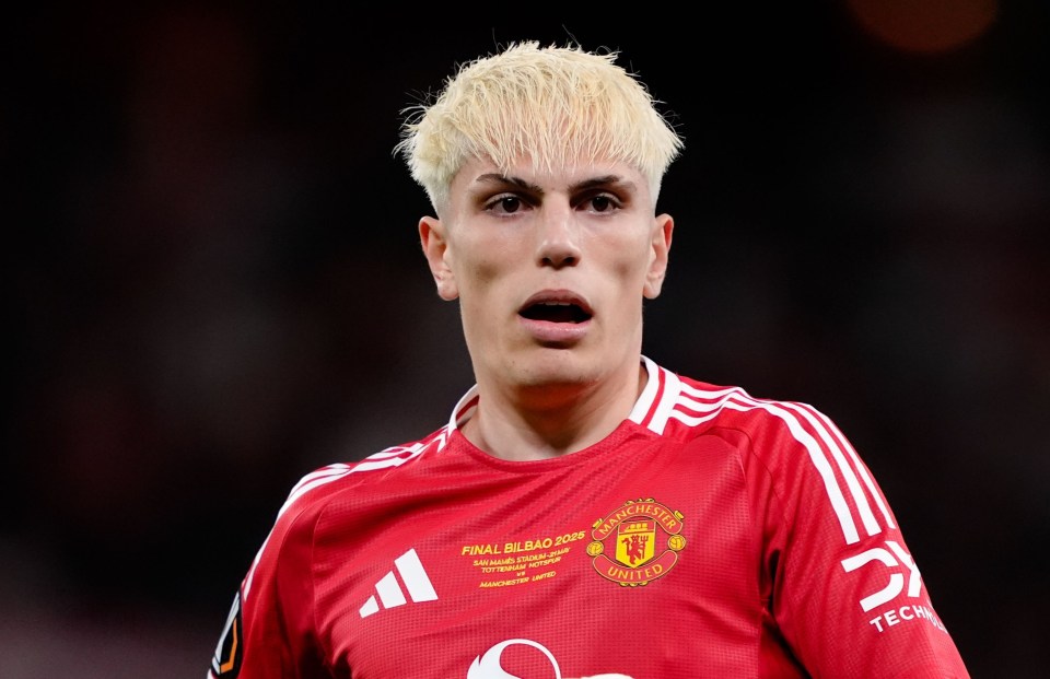 Alejandro Garnacho of Manchester United playing in a Europa League match.
