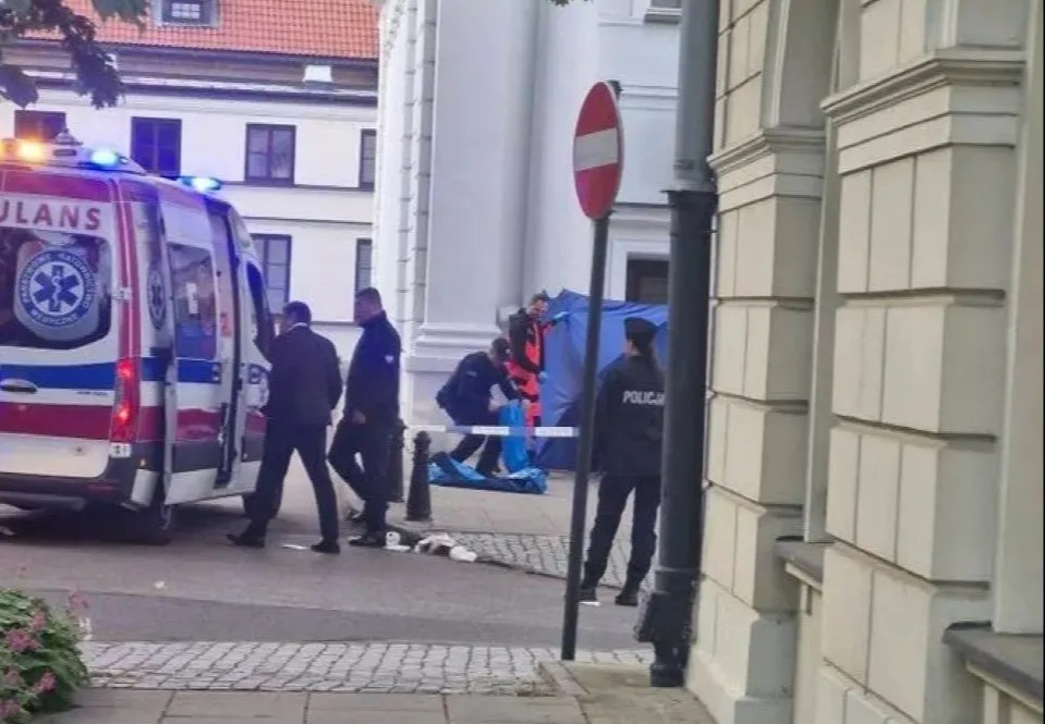 Crime scene at University of Warsaw campus.