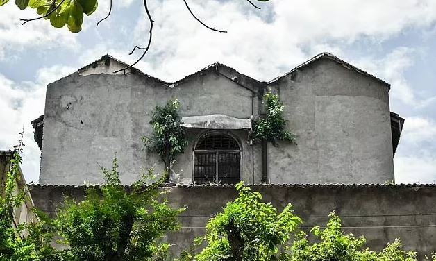 Welikada prison exterior.