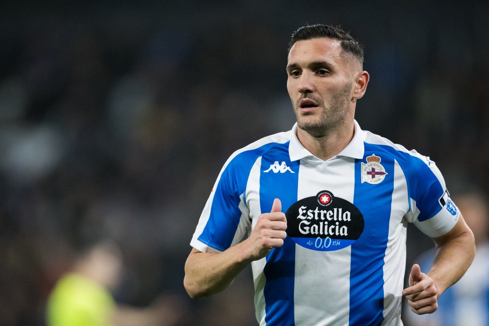Lucas Pérez of RC Deportivo de La Coruña giving a thumbs up.