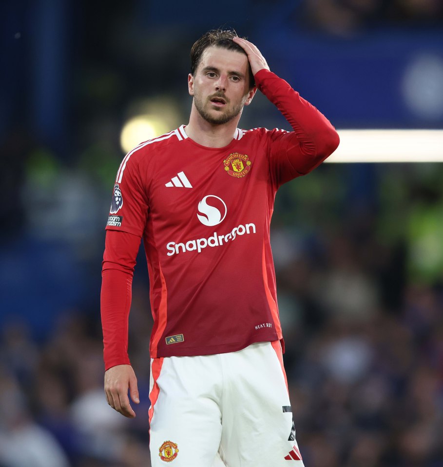 Mason Mount of Manchester United looking dejected.