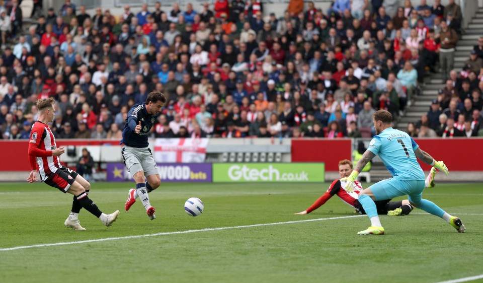 Mason Mount of Manchester United scoring a goal.