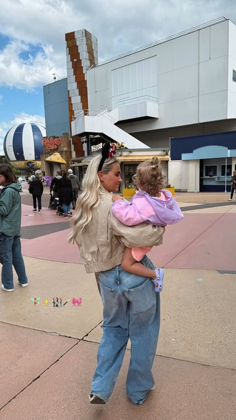 Molly Mae at Disneyland with her daughter.