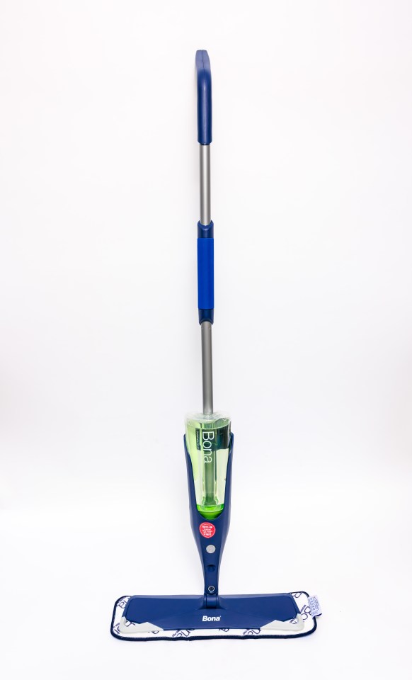 Bona spray mop.