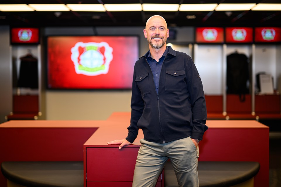 Erik ten Hag, new head coach of Bayer Leverkusen, in a locker room.
