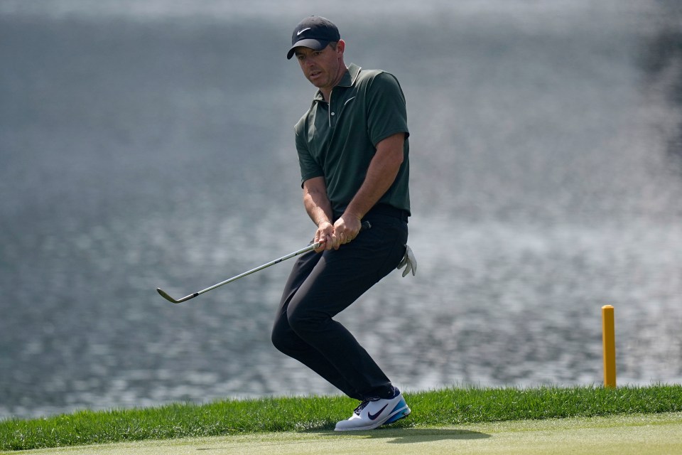 Rory McIlroy chipping on the 17th hole.
