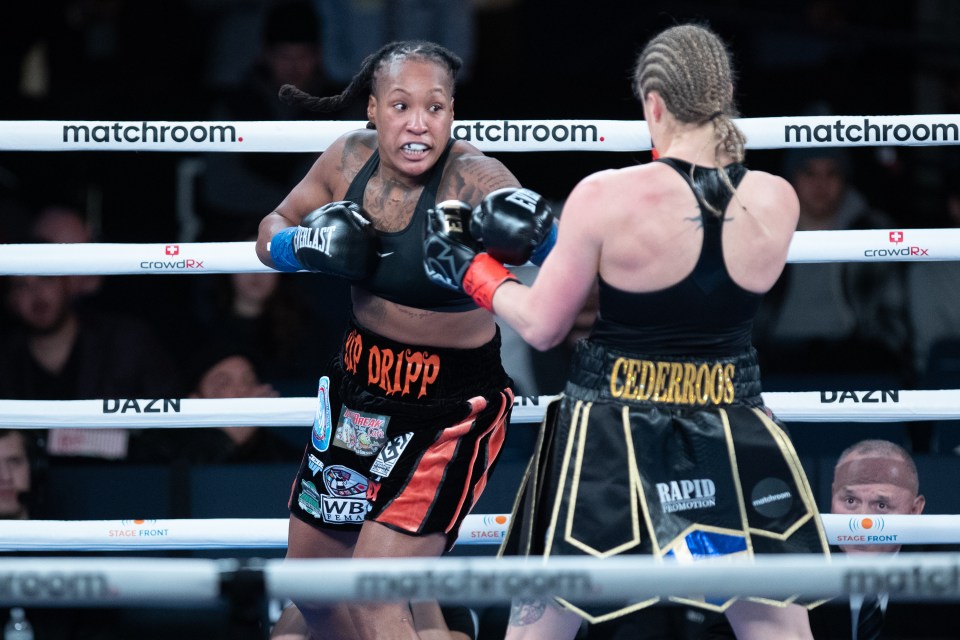 Shadasia Green boxing Elin Cederroos.