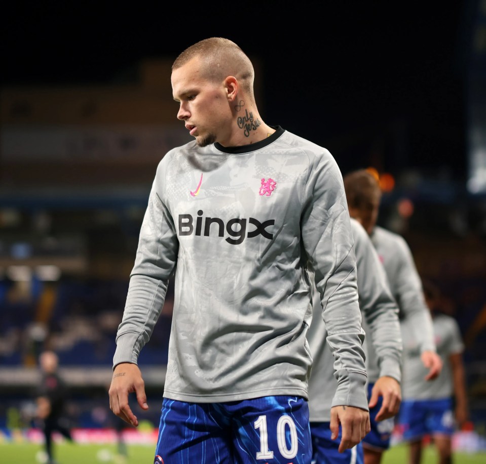 Mykhaylo Mudryk of Chelsea warming up before a UEFA Conference League match.