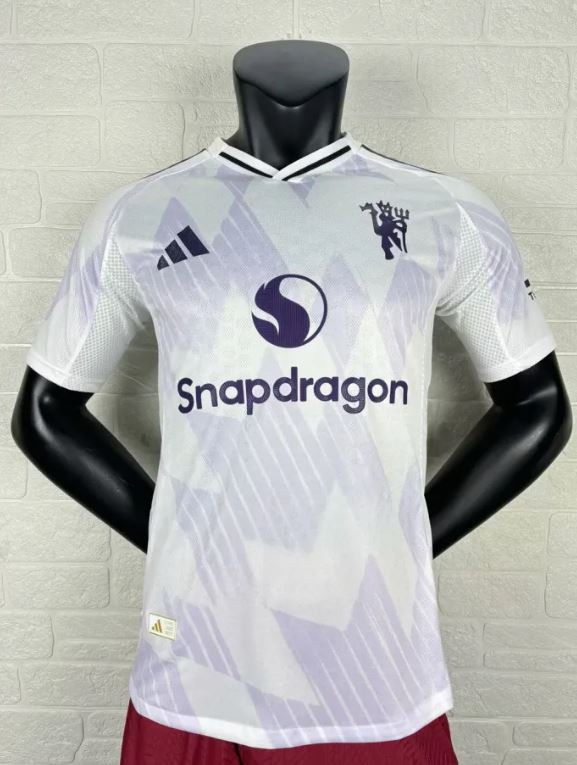 Manchester United soccer jersey with Snapdragon sponsor.