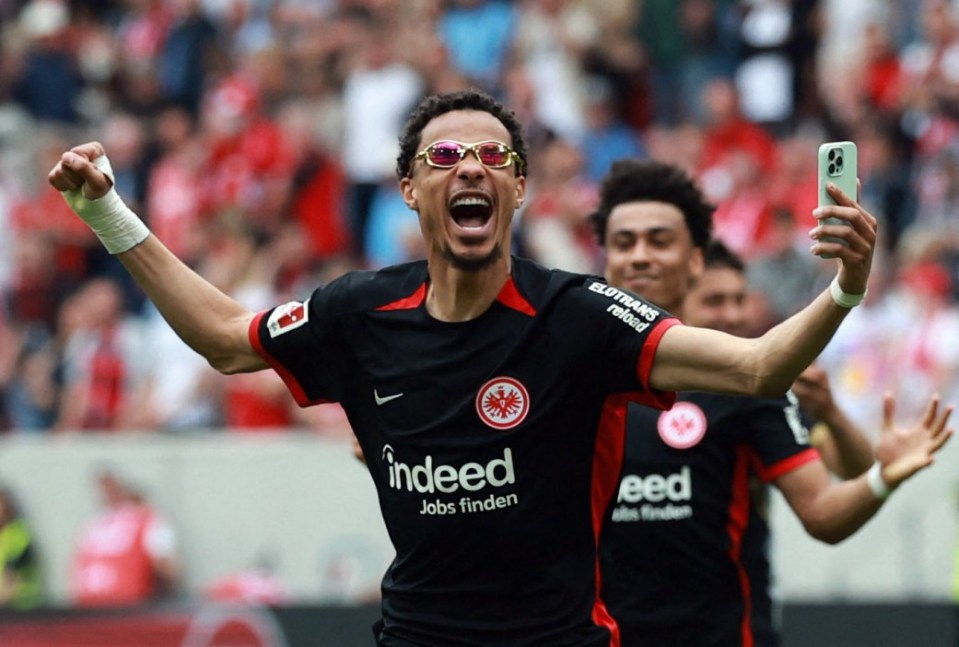 Soccer Football - Bundesliga - SC Freiburg v Eintracht Frankfurt - Europa Park Stadion, Freiburg, Germany - May 17, 2025 Eintracht Frankfurt's Hugo Ekitike celebrates after the match as Eintracht Frankfurt finish the Bundesliga season in third place to qualify for the Champions League REUTERS/Kai Pfaffenbach DFL REGULATIONS PROHIBIT ANY USE OF PHOTOGRAPHS AS IMAGE SEQUENCES AND/OR QUASI-VIDEO.
