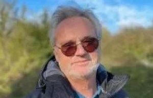 Beloved 'force of nature' radio star dies in hospital after 40 years on air