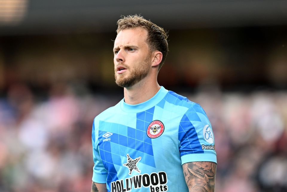 Mark Flekken, Brentford goalkeeper, at a Premier League match.