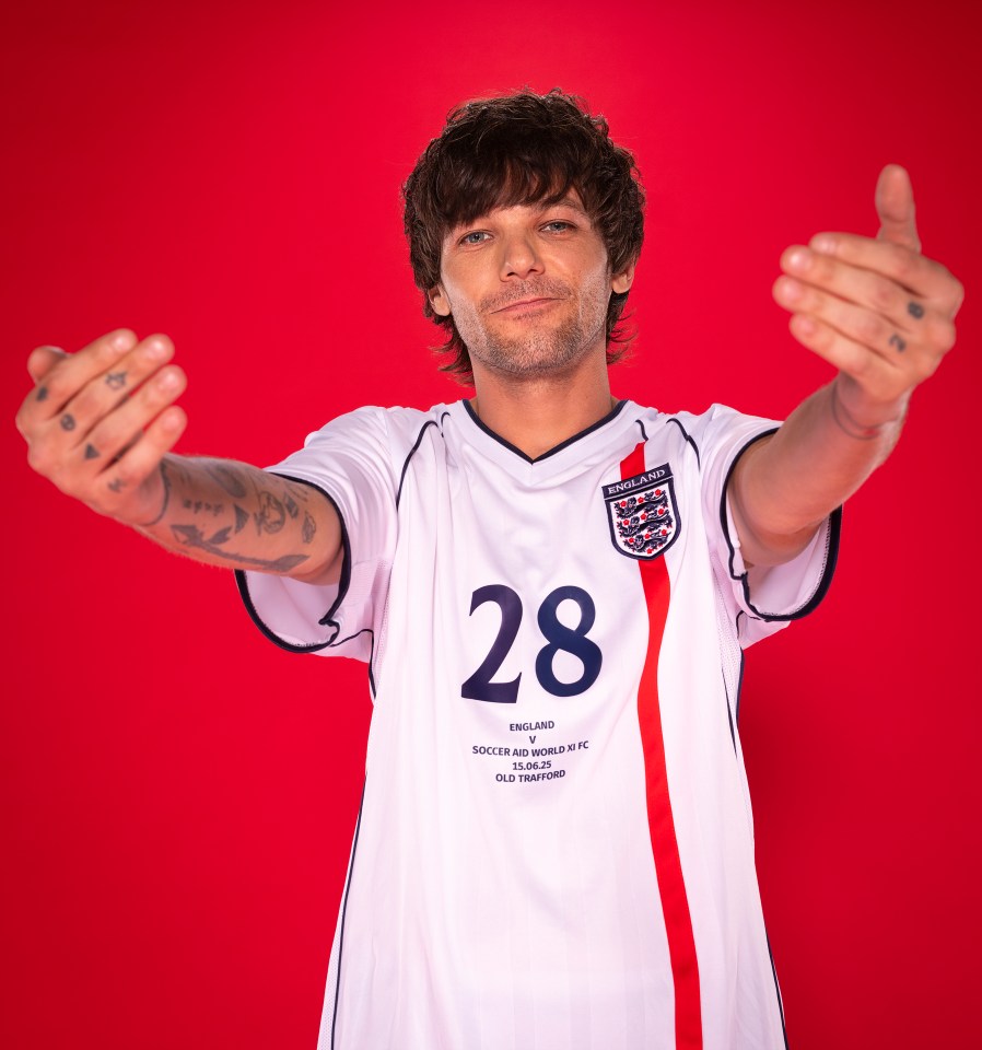 Louis Tomlinson in an England soccer jersey.