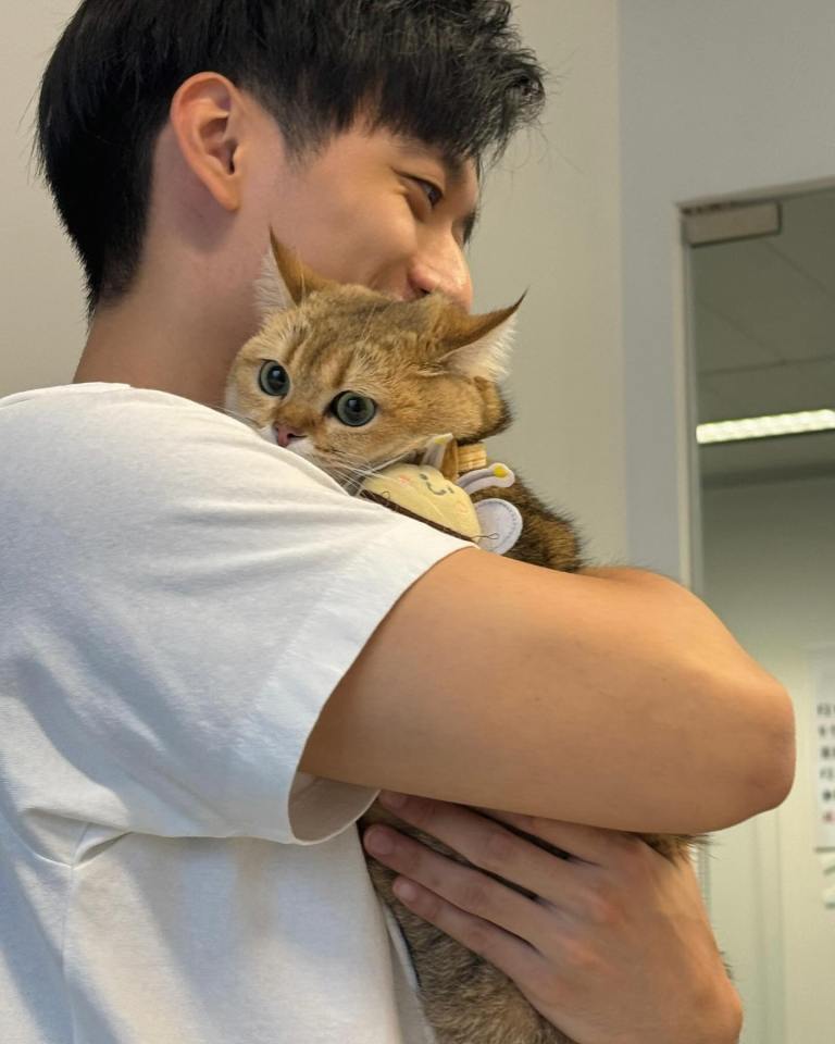 Man holding a cat.